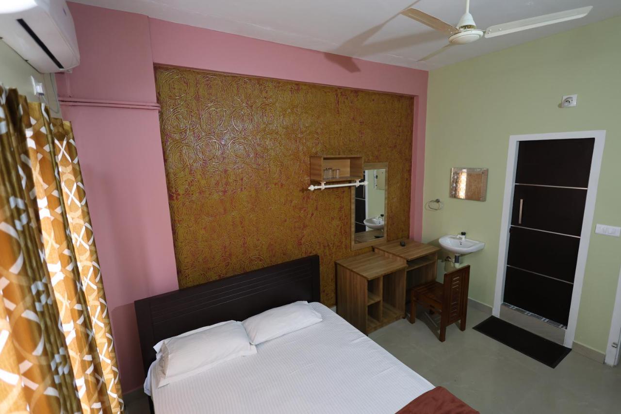 Wayanad Regal Residency Hotel Kalpetta Kültér fotó